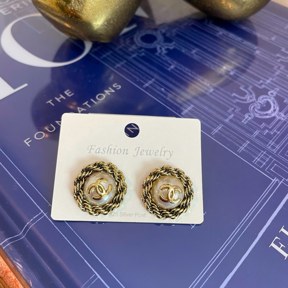 CC Twist Chain Pearl Earrings E5